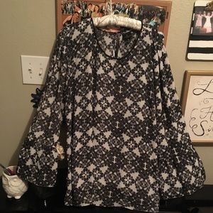 Bell sleeve blouse